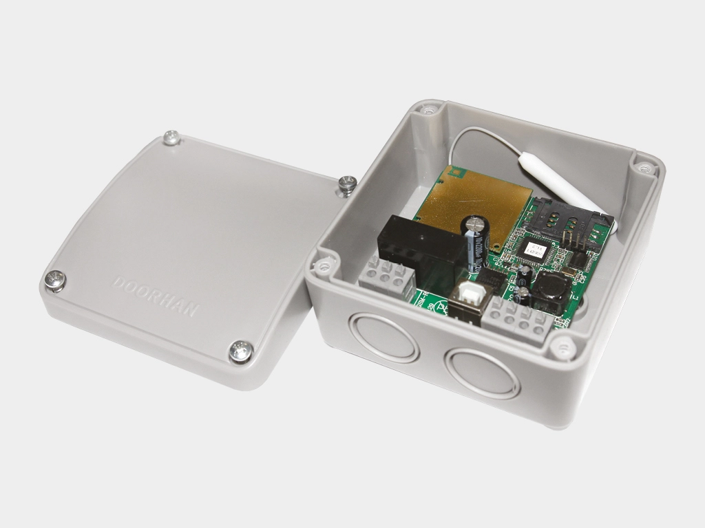 GSM-модуль для приема сигнала с мобильного телефона и передачи управляющей команды для запуска электропривода или шлагбаума.