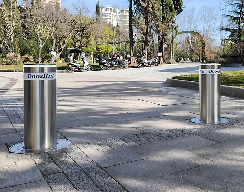 Автоматический подъемный боллард для пешеходных зон
